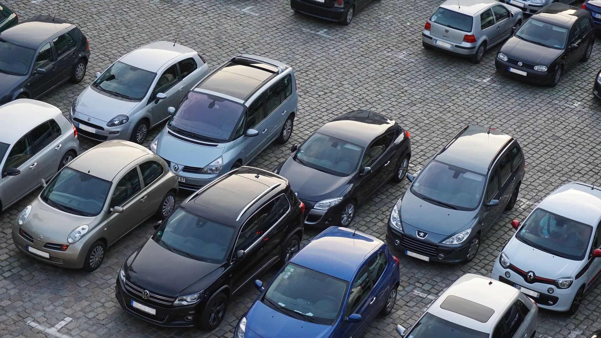Rubrik_Verkehr_Pkw-Parkplatz_c.Pixabay_parking-825371_1920